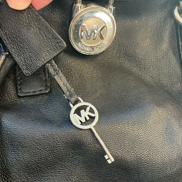 Michael Kors Hamilton Leather Satchel Black With Silver Lock & Chain Large - Picture 15 of 16